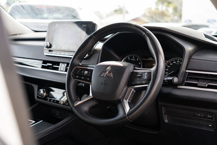 2024 Mitsubishi Outlander LS