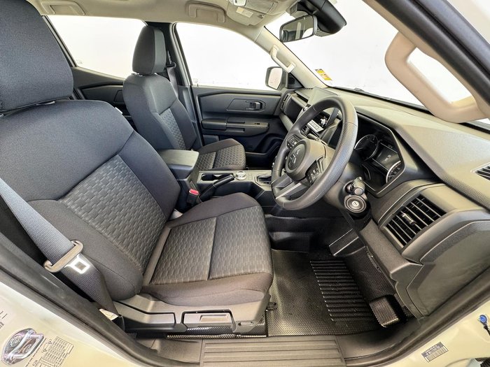 2025 Mitsubishi Triton GLX