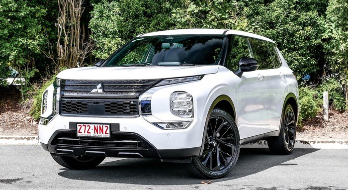 2023 Mitsubishi Outlander LS Black Edition