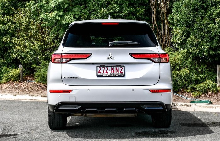 2023 Mitsubishi Outlander LS Black Edition