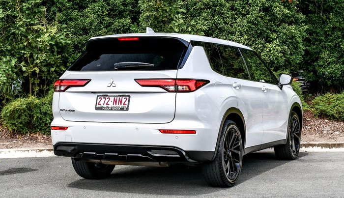 2023 Mitsubishi Outlander LS Black Edition