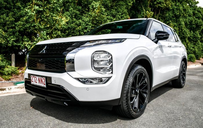 2023 Mitsubishi Outlander LS Black Edition