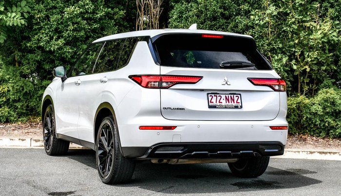 2023 Mitsubishi Outlander LS Black Edition
