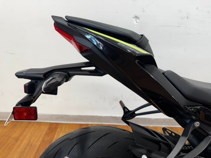 2026 Kawasaki NINJA ZX-6R (636) KRT EDITION Black