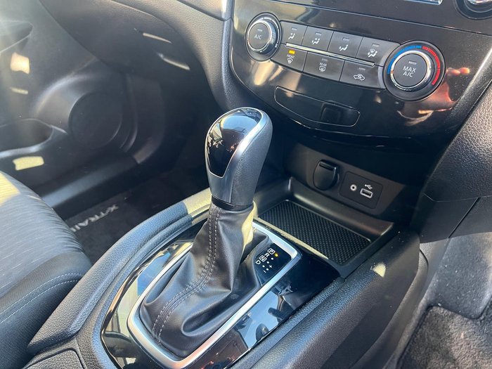 2022 Nissan X-TRAIL ST