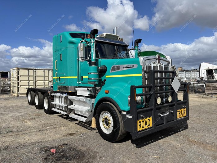 2015 Kenworth T909 Green