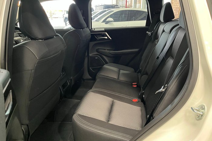 2025 Mitsubishi Outlander ES