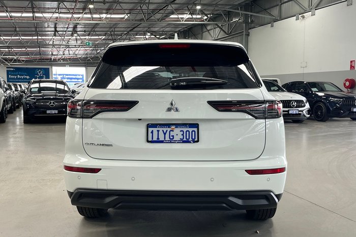 2025 Mitsubishi Outlander ES