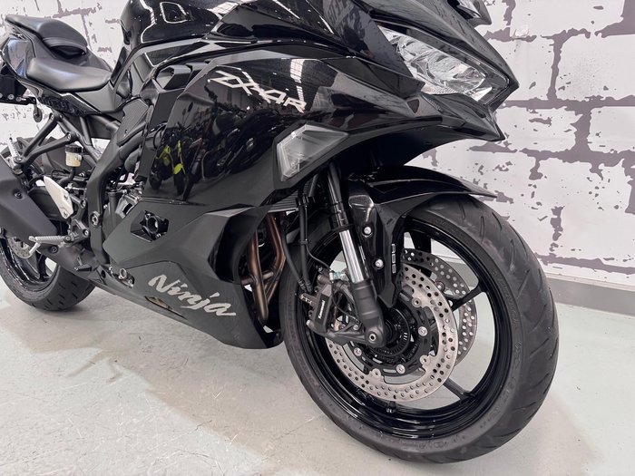 2025 Kawasaki Ninja ZX-4R Ninja Black
