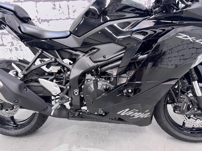 2025 Kawasaki Ninja ZX-4R Ninja Black