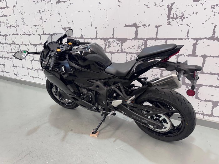 2025 Kawasaki Ninja ZX-4R Ninja Black