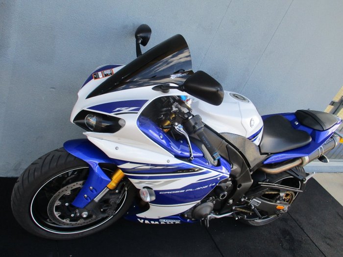 2014 Yamaha YZF-R1 BLUE