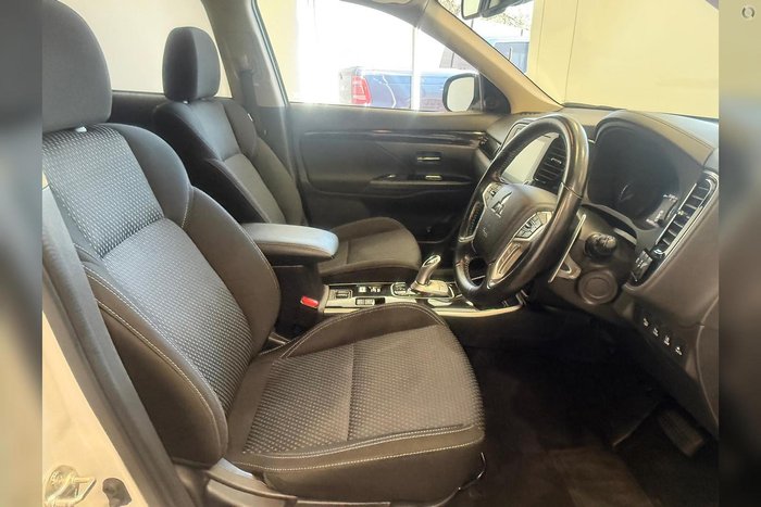 2019 Mitsubishi Outlander PHEV ES ADAS