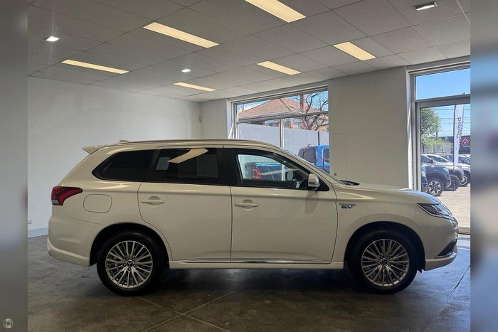 2019 Mitsubishi Outlander PHEV ES ADAS