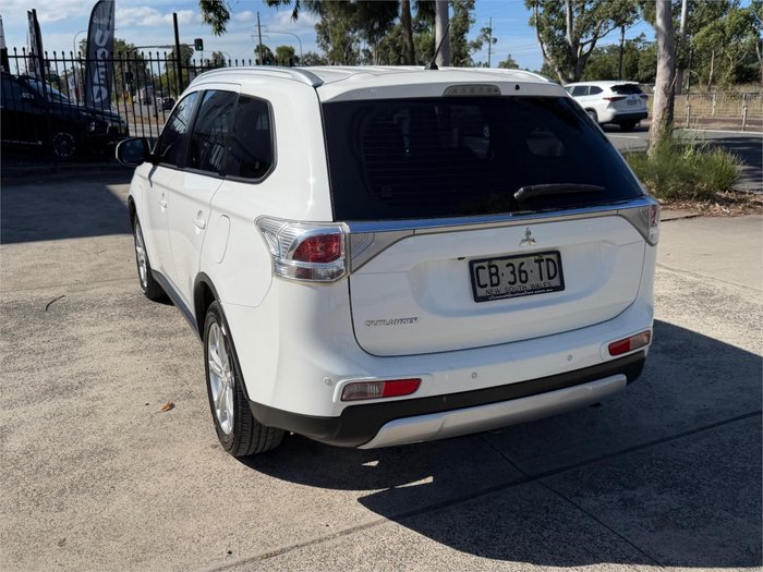 2014 MITSUBISHI OUTLANDER ES (4x4) ZJ MY14 WHITE