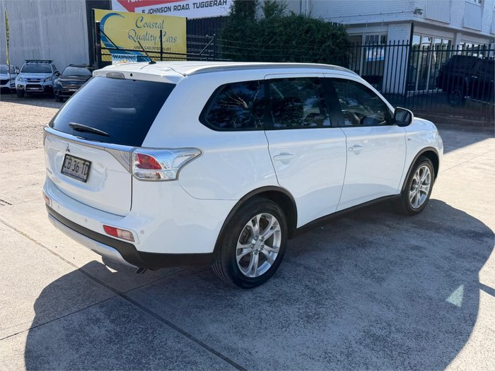 2014 MITSUBISHI OUTLANDER ES (4x4) ZJ MY14 WHITE