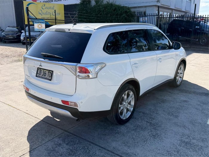 2014 MITSUBISHI OUTLANDER ES (4x4) ZJ MY14 WHITE