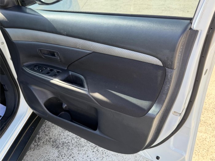 2014 MITSUBISHI OUTLANDER ES (4x4) ZJ MY14 WHITE