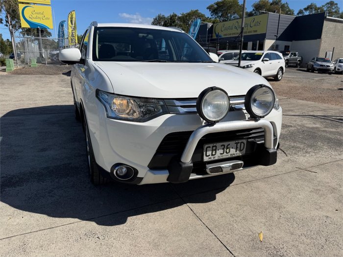 2014 MITSUBISHI OUTLANDER ES (4x4) ZJ MY14 WHITE