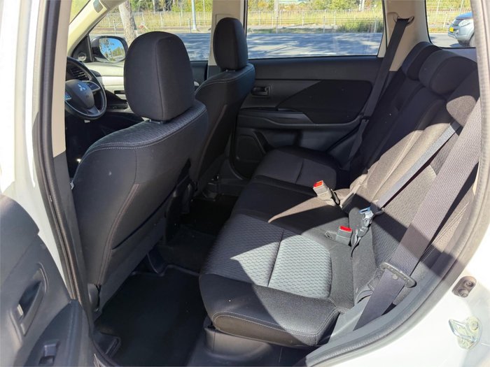 2014 MITSUBISHI OUTLANDER ES (4x4) ZJ MY14 WHITE