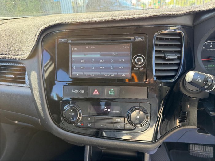 2014 MITSUBISHI OUTLANDER ES (4x4) ZJ MY14 WHITE