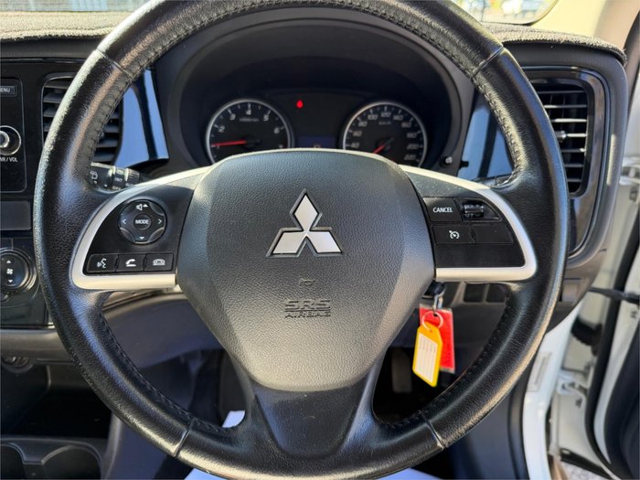 2014 MITSUBISHI OUTLANDER ES (4x4) ZJ MY14 WHITE
