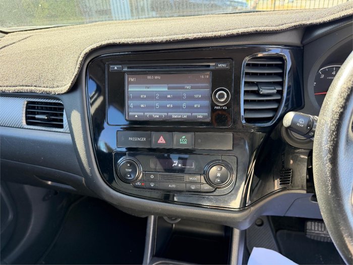 2014 MITSUBISHI OUTLANDER ES (4x4) ZJ MY14 WHITE