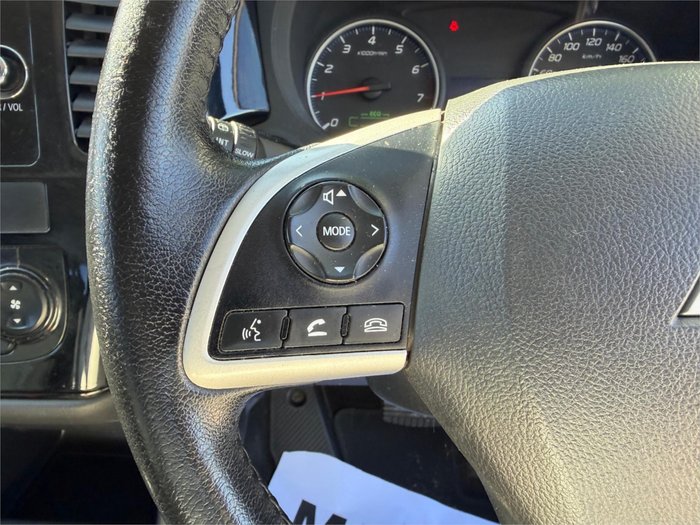 2014 MITSUBISHI OUTLANDER ES (4x4) ZJ MY14 WHITE