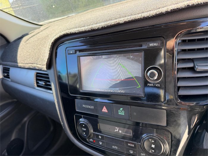 2014 MITSUBISHI OUTLANDER ES (4x4) ZJ MY14 WHITE