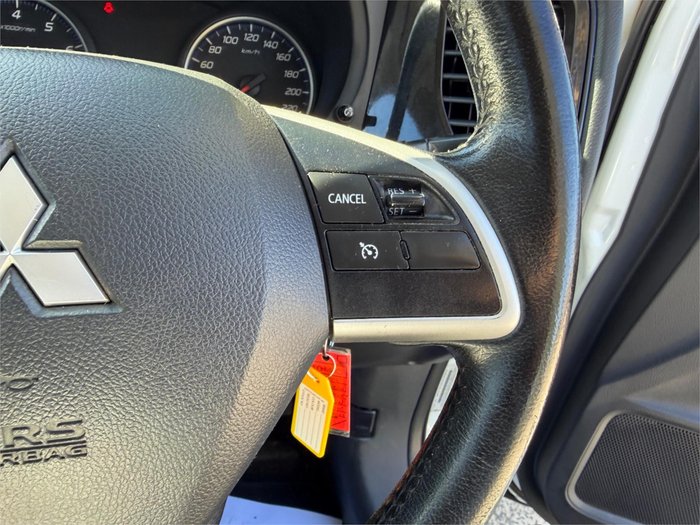 2014 MITSUBISHI OUTLANDER ES (4x4) ZJ MY14 WHITE