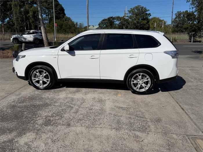2014 MITSUBISHI OUTLANDER ES (4x4) ZJ MY14 WHITE