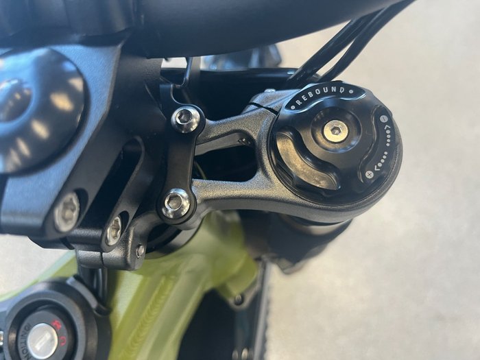 2025 Surron LIGHT BEE X GREEN