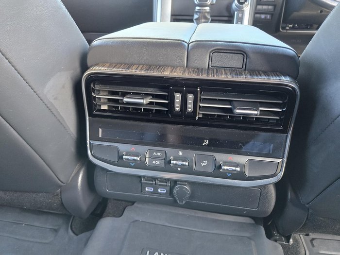 2022 Toyota Landcruiser VX