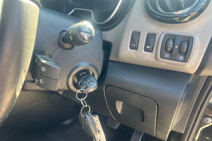 2017 Renault Trafic Formula Edition X82 Jet Black