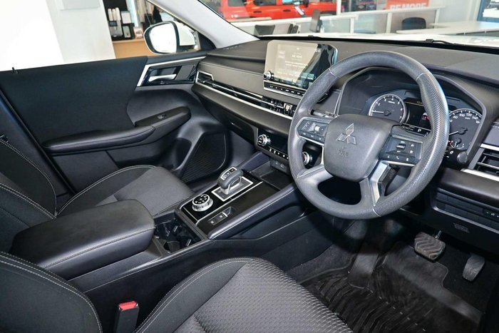 2022 Mitsubishi Outlander ES
