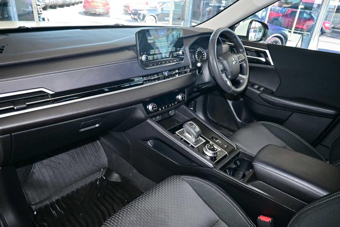2022 Mitsubishi Outlander ES