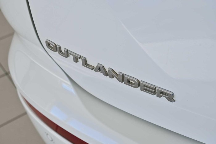 2022 Mitsubishi Outlander ES
