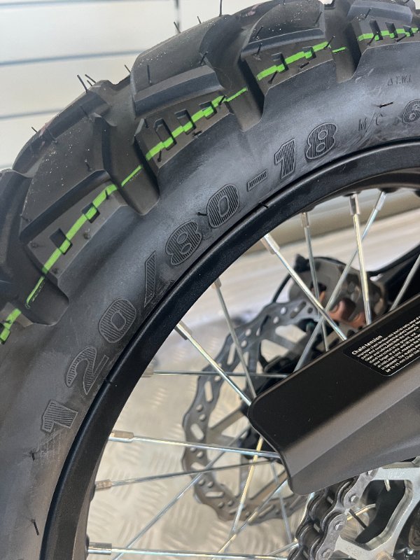 2025 Surron ULTRA BEE R BLACK