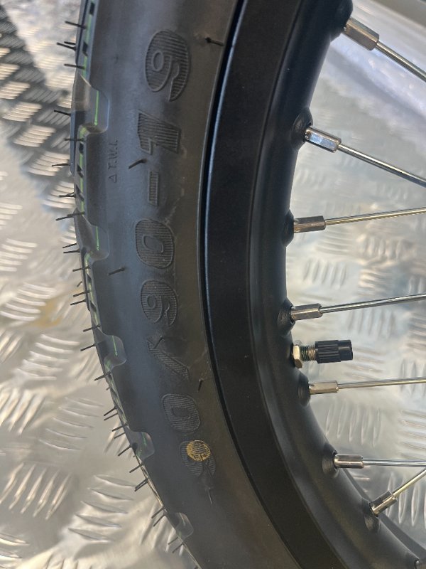 2025 Surron ULTRA BEE R BLACK