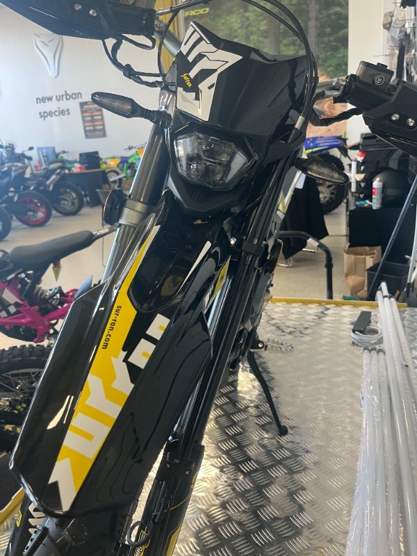 2025 Surron ULTRA BEE R BLACK