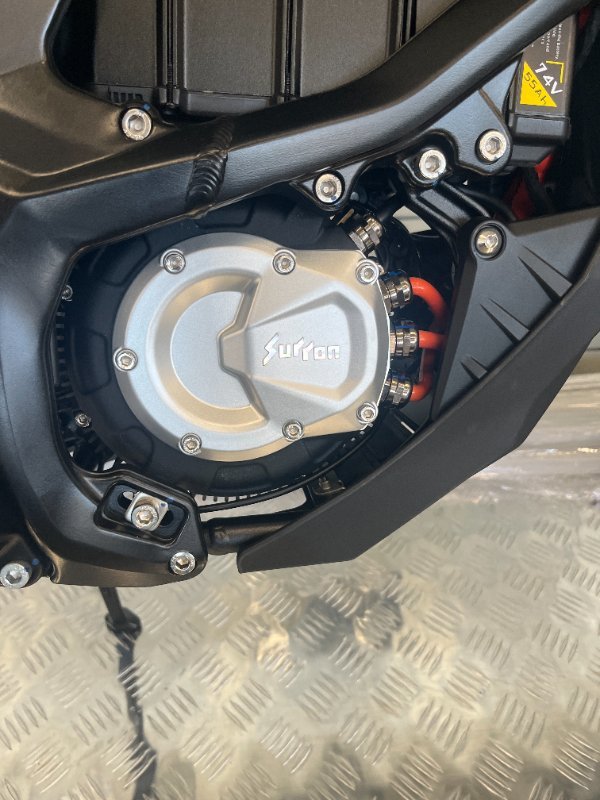 2025 Surron ULTRA BEE R BLACK