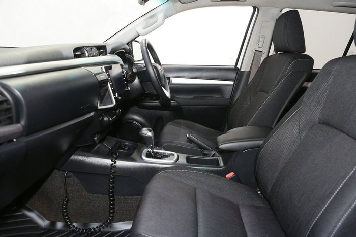 2021 Toyota Hilux SR5