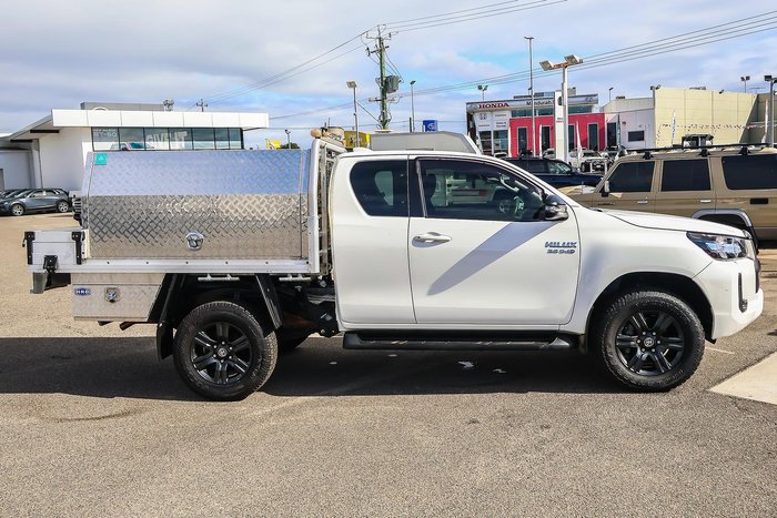 2023 Toyota Hilux SR