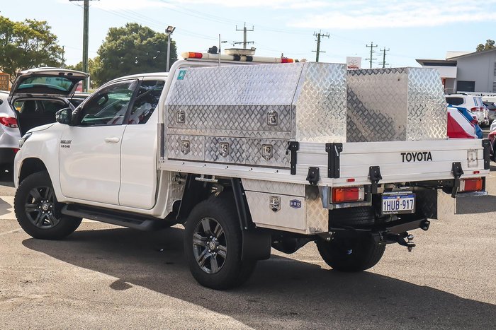 2023 Toyota Hilux SR
