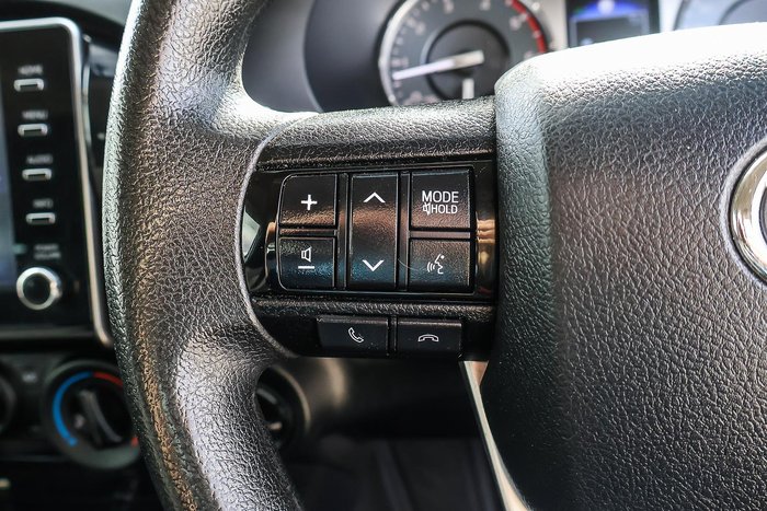 2023 Toyota Hilux SR