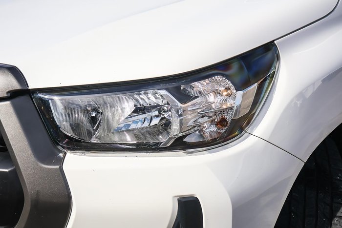 2023 Toyota Hilux SR