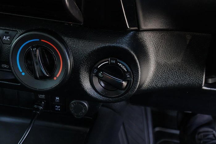 2023 Toyota Hilux SR