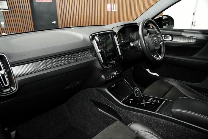 2018 Volvo XC40 T5 R-Design