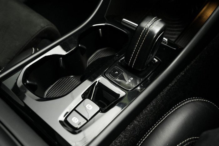 2018 Volvo XC40 T5 R-Design