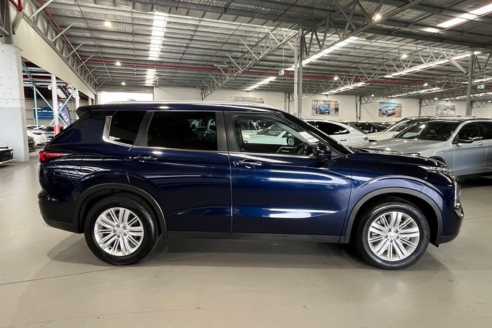 2022 Mitsubishi Outlander LS